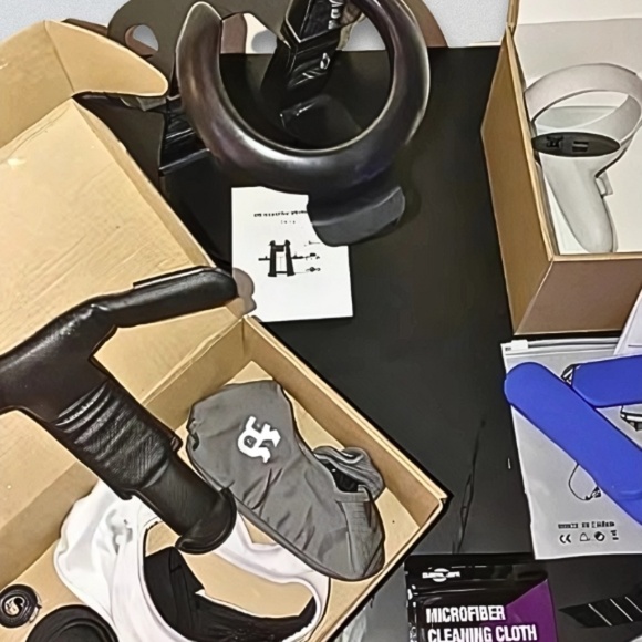 Meta Oculus Quest 2 256GB VR Gaming Headset/Accessories High-Resolution White - Picture 4 of 9